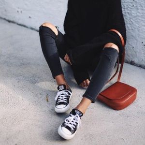 Womens size 9 low top black converse